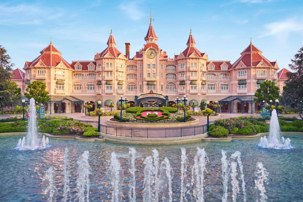 Charles de Gaulle Airport (CDG) to Disneyland Hotels/Apartments