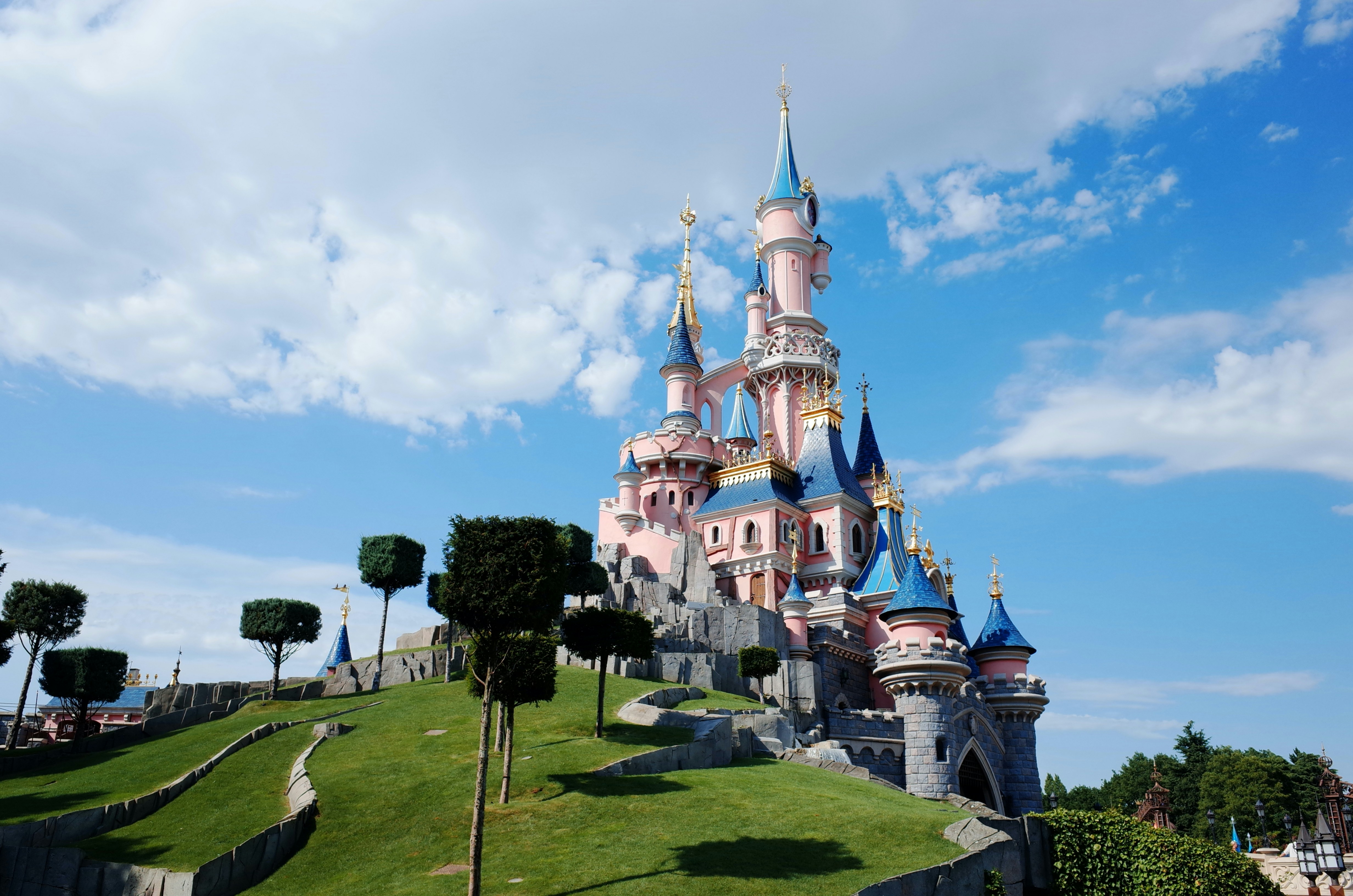 Disneyland Park to Charles de Galle Airport (CDG)