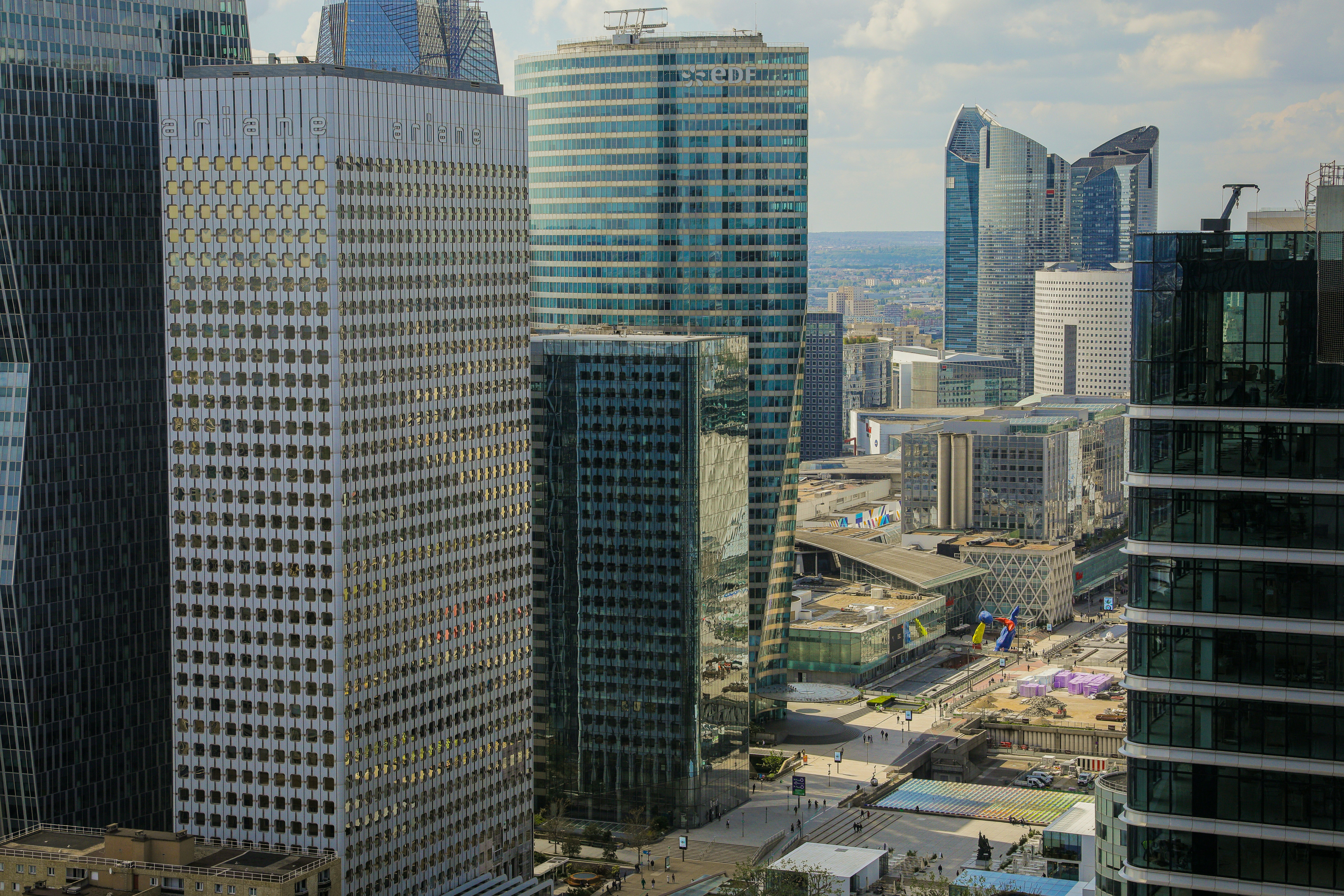 Paris La Défense to Charles de Gaulle Airport (CDG) 
